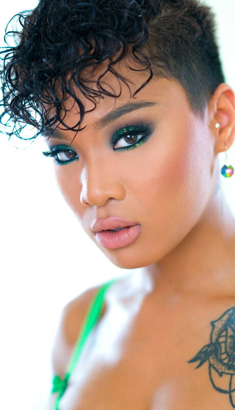 Evil Angel invites you to browse their free pics with Honey Gold exhibit perfect form