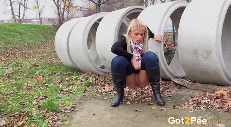 Got 2 Pee are pleased to offer you a free pictures featuring Lexie, Sweet Cat and Ella Martin in pissing session