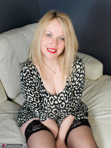 TAC Amateurs invite you to explore free pics featuring Sindy Bust xxx gallery 269601